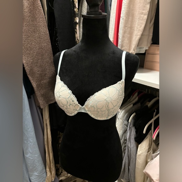 Victoria’s Secret lightly lined Demi white blue lace Bra. Size 32D - Picture 2 of 8